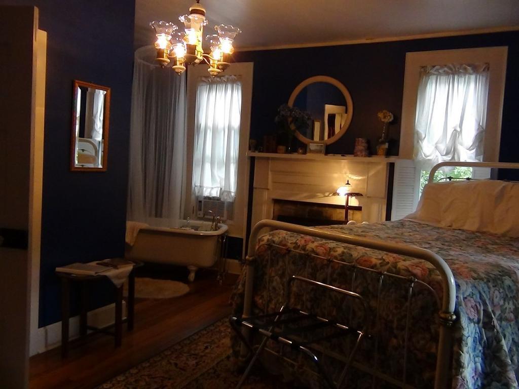 Buffalo Tavern Bed And Breakfast West Jefferson Cameră foto